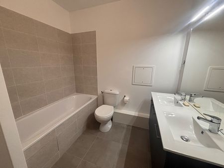 Location Appartement 4 pièces 77m² - Photo 5