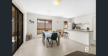 MODERN FAMILY LIVING IN THE CHASE ESTATE - Photo 4