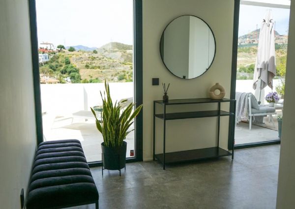 5 Bedroom Villa For Rent in Benahavís