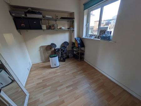 2 Bed Flat, Hackney Road, E2 - Photo 3