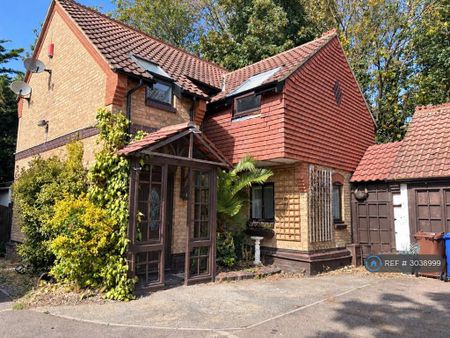 4 bedroom detached house to rent - Photo 4