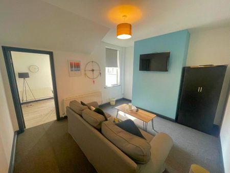 1 bedroom in a house share to rent - Photo 2