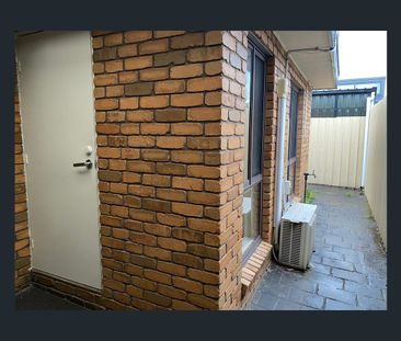 2/18 Blendon Ave, St Albans, Vic 3021 - Photo 5