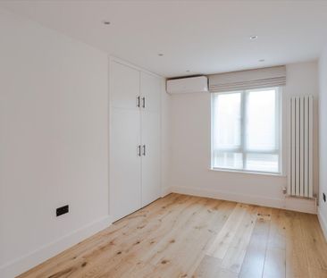 A beautifully refurbished two bedroom apartment with private entrance, patio, and parking, in NW8. - Photo 1
