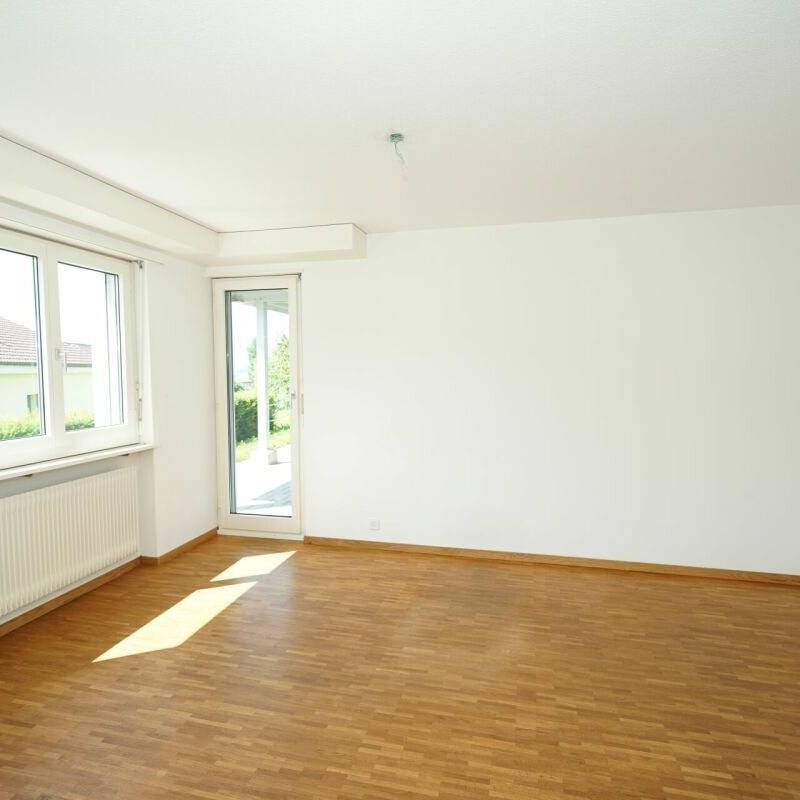 Modern, city-close 2-room apartment in a quiet location with outdoor seating area - Photo 1