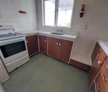 Close to motorway access and local facilities - Photo 3