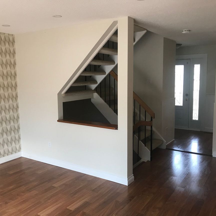 For Lease - 1580 Lancaster Drive Unit# 28, Oakville, Ontario - Photo 1