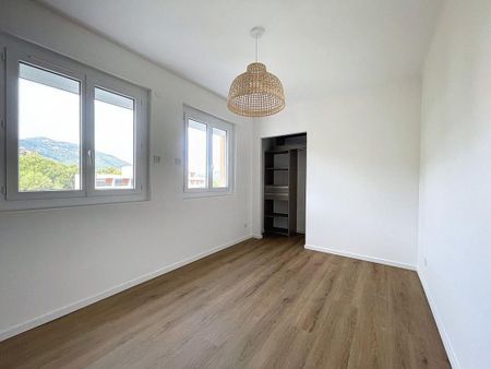 Location Appartement 3 pièces 74m² AJACCIO 20000 - Photo 5