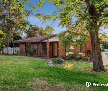 Spacious Family Living with Room for Everyone! - Photo 4