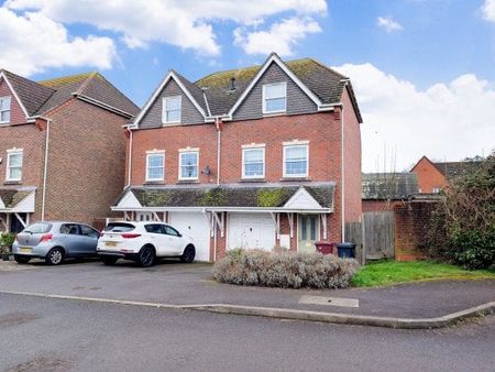 Fishbourne 1 bedroom house share to rent - Photo 3