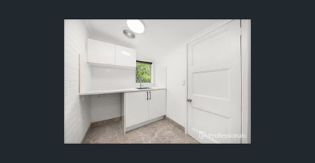 Charming 3-Bedroom Home in the Heart of St Kilda - Photo 4