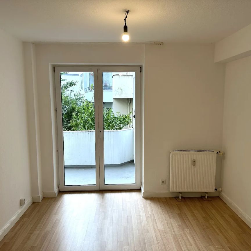 Düsseldorf-Düsseltal! Frisch renovierte 3-Zimmer-Balkonwohnung mit PKW-Stellplatz! - Photo 1