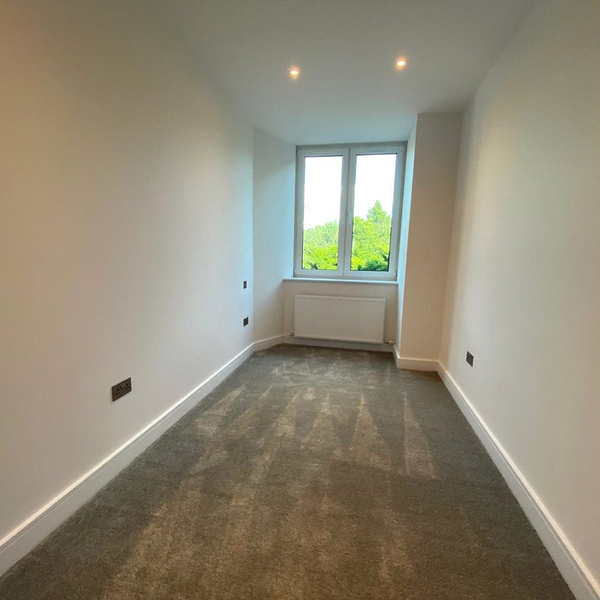 2 bedroom Flat in Lavenir, Bracknell - Photo 1