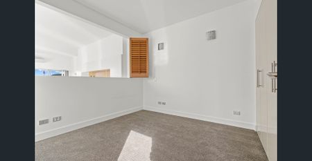 AMAZING 1 BEDROOM UNIT + PARKING IN THE HEART OF MOSMAN - Photo 2