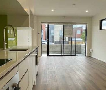 Beautiful 3 Bedroom Townhouse in Hobsonville - Photo 3