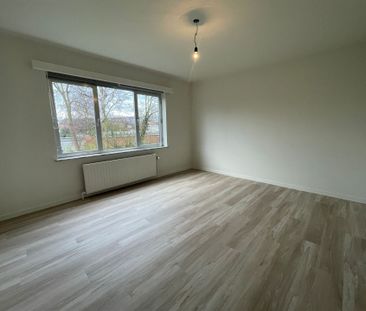 Ruim en lichtrijk 2-slaapkamerappartement met terras en garage in M... - Photo 2