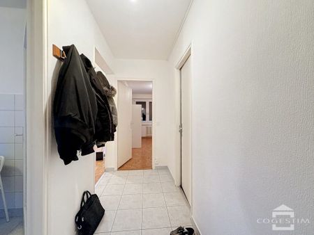 Bel appartement de 2.5 pièces proche du centre-ville - Foto 3