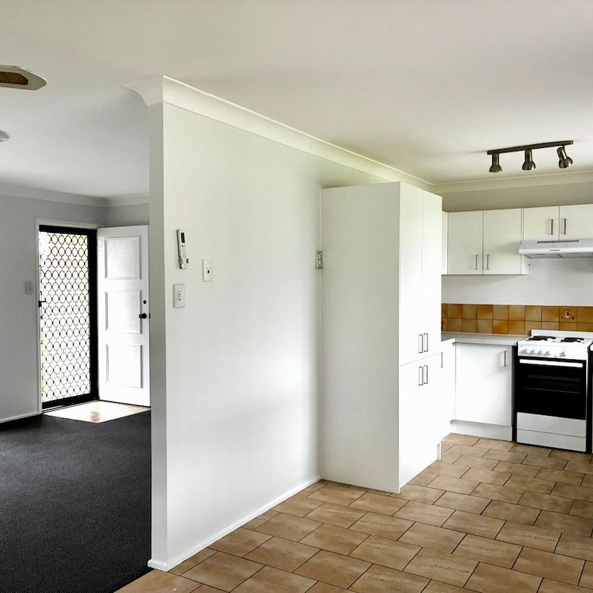 Charming 3 Bedroom Home - Water Included In Weekly Rent - Photo 1