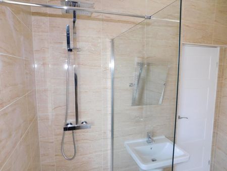 2 bedroom ground floor flat to rent - Photo 4