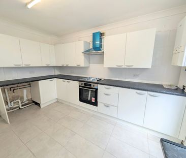 Terraced House to rent on - Photo 3