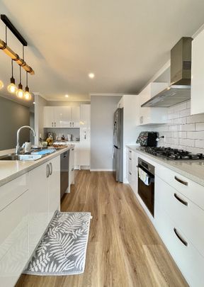 Luxury & Comfort - 4 Bedroom house - Photo 1