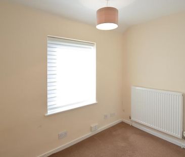 4 bedroom semi-detached house to rent - Photo 3