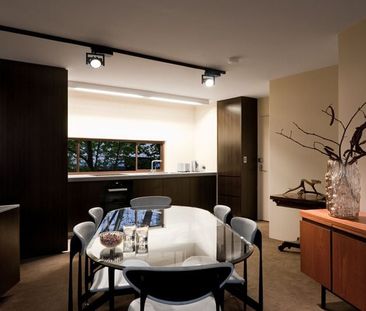 Immaculate Furnished Studio (One Bedroom Size) with Harbour & City ... - Photo 1