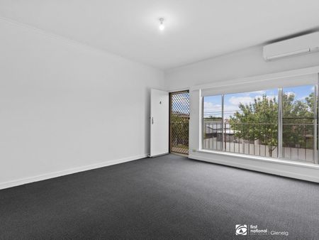 Freshly Renovated Upstairs Unit in Prime Camden Park Location - Photo 2