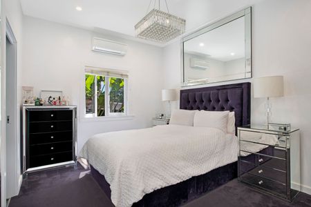 Architect-Designed Family Oasis in Prestigious Rose Bay Locale - Photo 3
