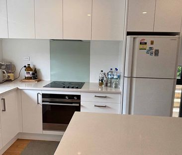 Charming 2-Bedroom Unit with Ensuite in Blockhouse - Photo 4