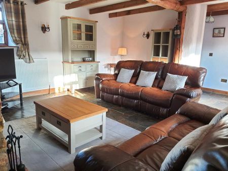 2 bedroom semi-detached house to rent - Photo 2