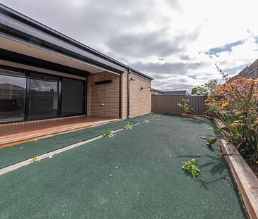 10 Ruby Rd, Cobblebank VIC 3338 - Photo 2