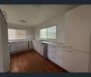 15 Mackenzie Drive, Moranbah, Qld 4744 - Photo 6