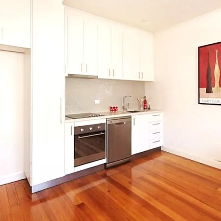 SPARKLING ONE BEDROOM GEM IN THE HEART OF SANDRINGHAM! - Photo 3