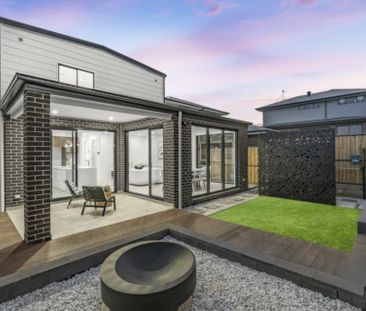 Stunning 5 Bedroom Home - Great Location! - Photo 3