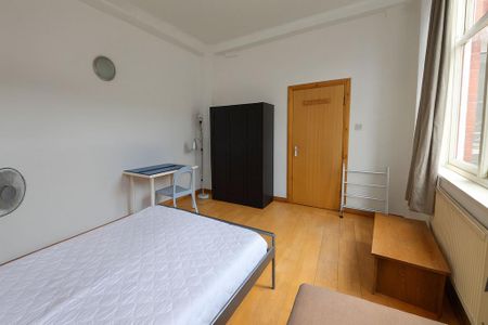 3 bedroom flat to rent - Photo 5