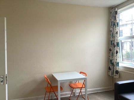 2 Bedroom Terraced To Rent in Lenton - Photo 3