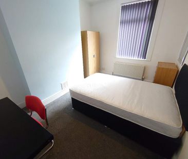 4 bedroom terraced house to rent - Photo 2