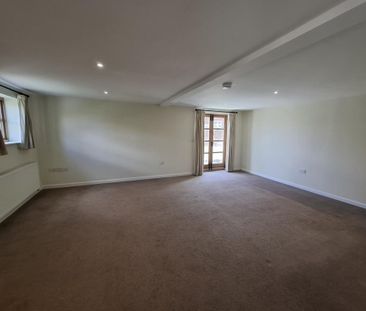 4 bedroom barn conversion to rent - Photo 1