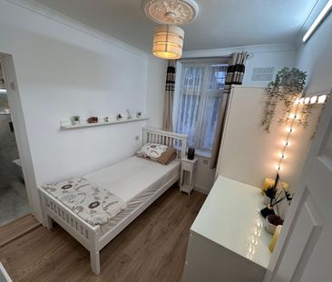 2 Bed Detached House, Wellington Road South, TW4 - Photo 2