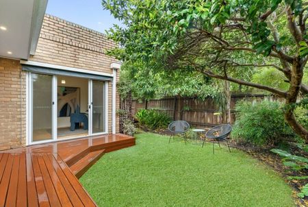 STYLISH BAYSIDE LIVING NEAR THE BEACH - Photo 4