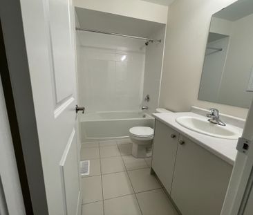 For Lease - 21 Sanford Circle, Springwater, Ontario - Photo 6