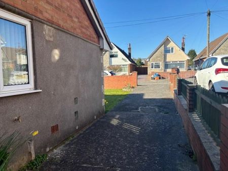 Deri Avenue, Pencoed, Bridgend - Photo 2