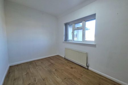 Ling Avenue - Photo 4