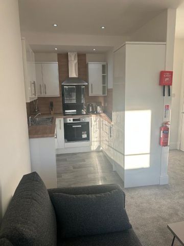 3 bedroom flat to rent - Photo 5