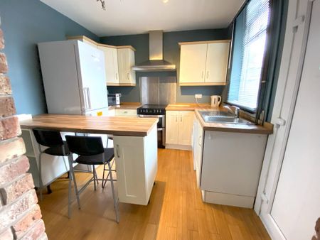 5 bedroom terraced house to rent - Photo 4