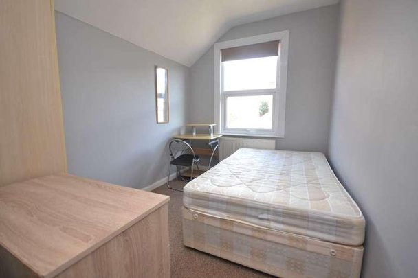 Pitcroft Avenue, Reading, RG6 - Photo 1