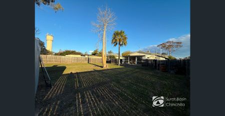 SPACIOUS FAMILY HOME – WALK TO TOWN - Photo 2