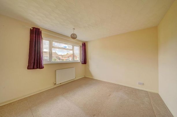 3 bedroom semi-detached bungalow to rent - Photo 1