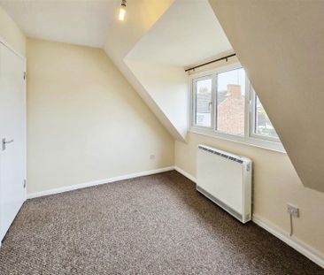 2 Bedroom Flat to Rent in Moor Road, Rushden, Northants, NN10 - Photo 1